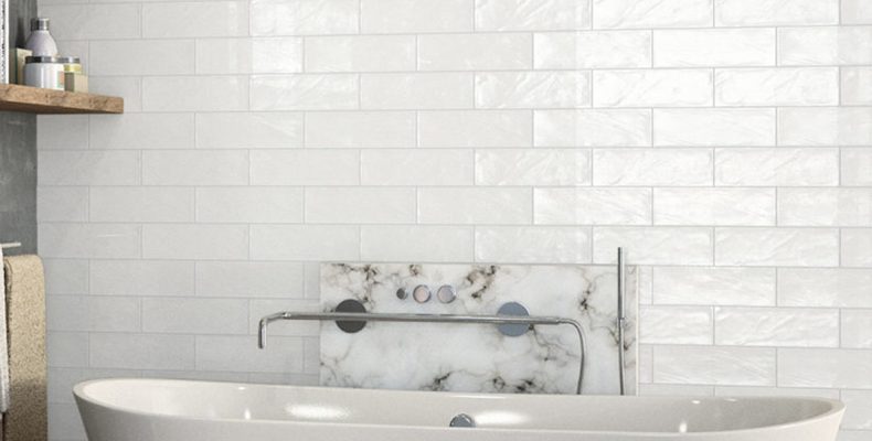 Wyjątkowa elegancja: płytki łazienkowe białe